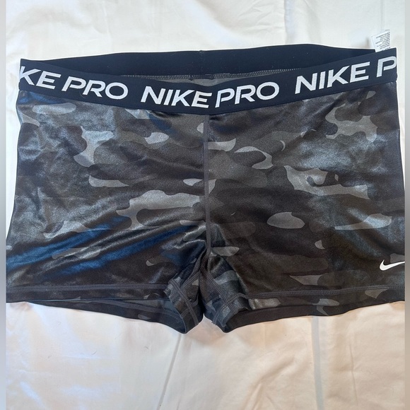 Nike Pro Shorts Womens XXL Extra Large Gray Camo Dri Fit Compression Tight Fit - Picture 1 of 4